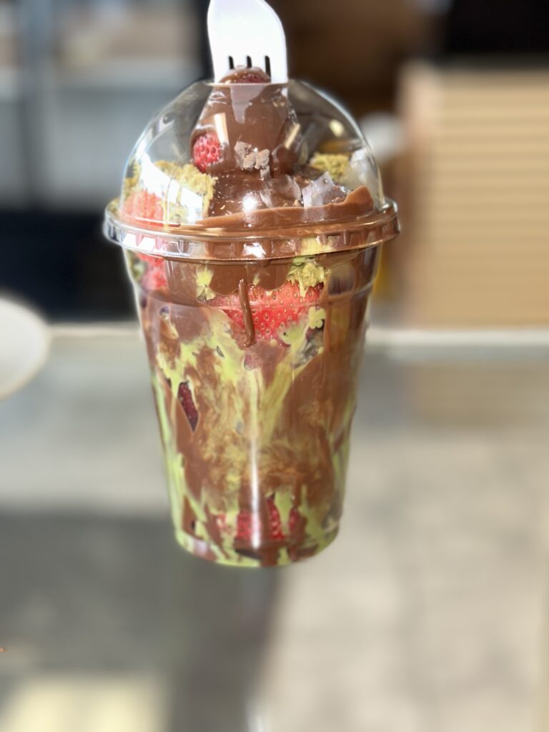 Dubai strawberry milk chocolate cup 16 oz